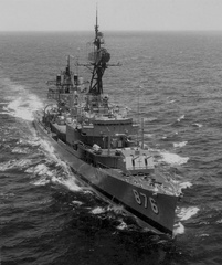uss rogers dd-876 in the south china sea in 1973