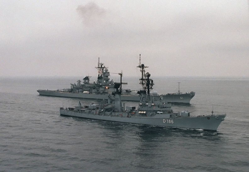 Moelders_(D186)_USS_Iowa_(BB-61)_1985 (1).jpeg